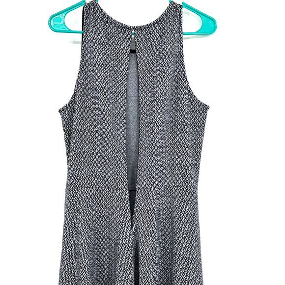 Gap size medium sleeveless a line dress hidden rear zip black white print - Picture 4 of 5